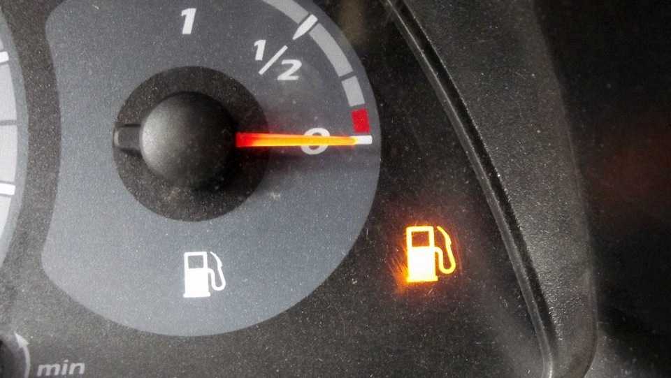 Если закончился бензин в машине какие признаки