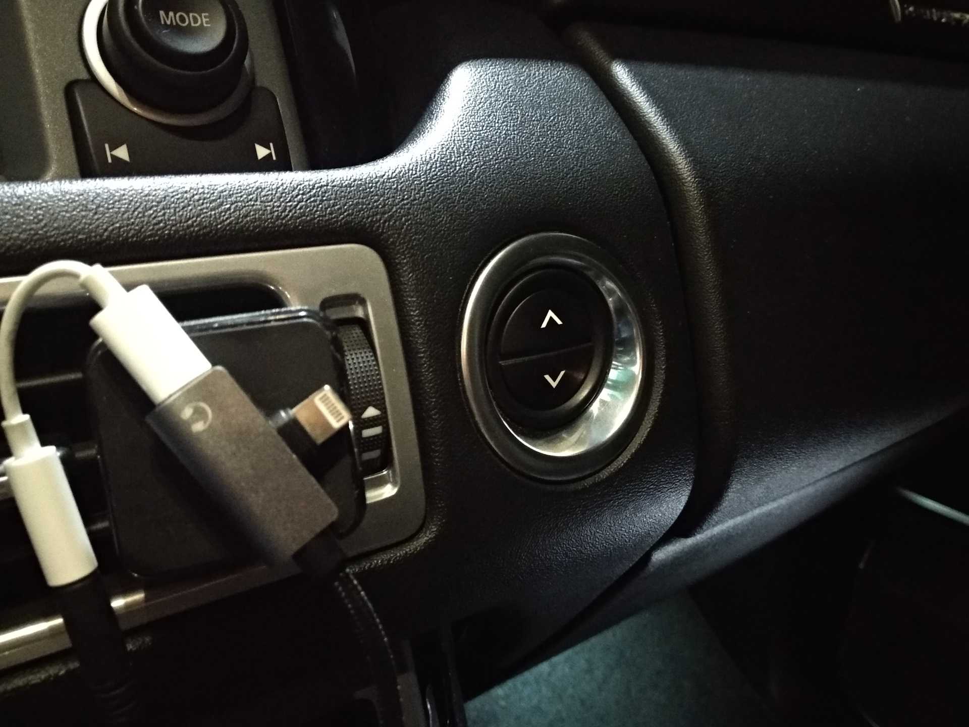 Как открыть машину без ключа, если ключ остался в машине
