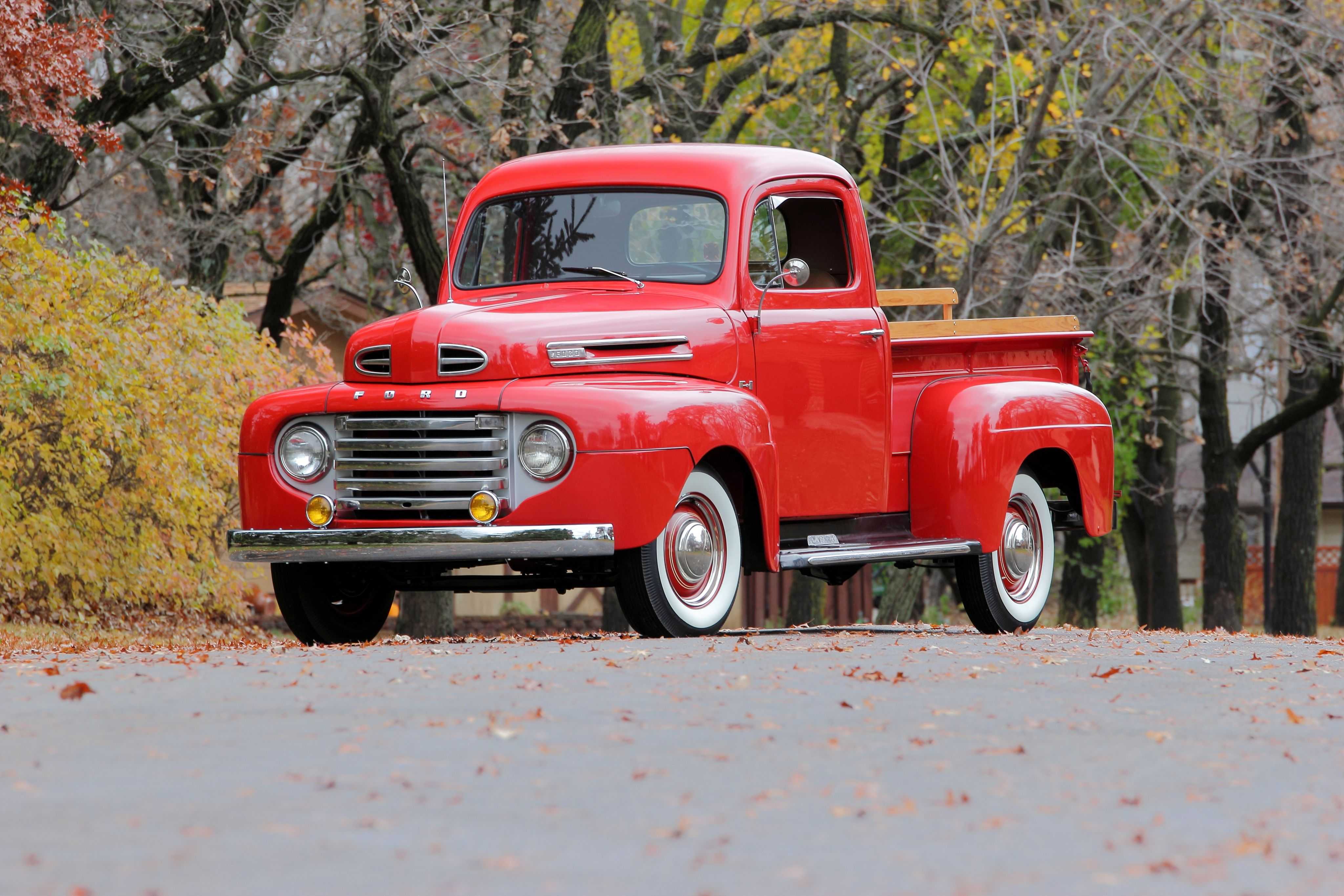 На протяжении более 60 лет грузовики Ford серии F были одними из самых продаваемых в стране F100 появился в середине 50-х и оставался базовым грузовиком Ford до середины 80-х развитие Ford F100 был представлен в 1953 году и был вторым поколением серии F М