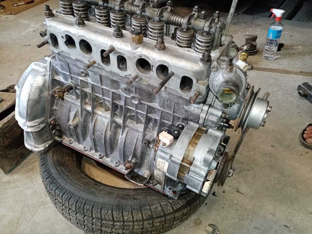 Процесс ремонта двигателя ЗМЗ 402 и его модификаций Процесс замены масла, проведение капитального восстановления мотора и его компонентов