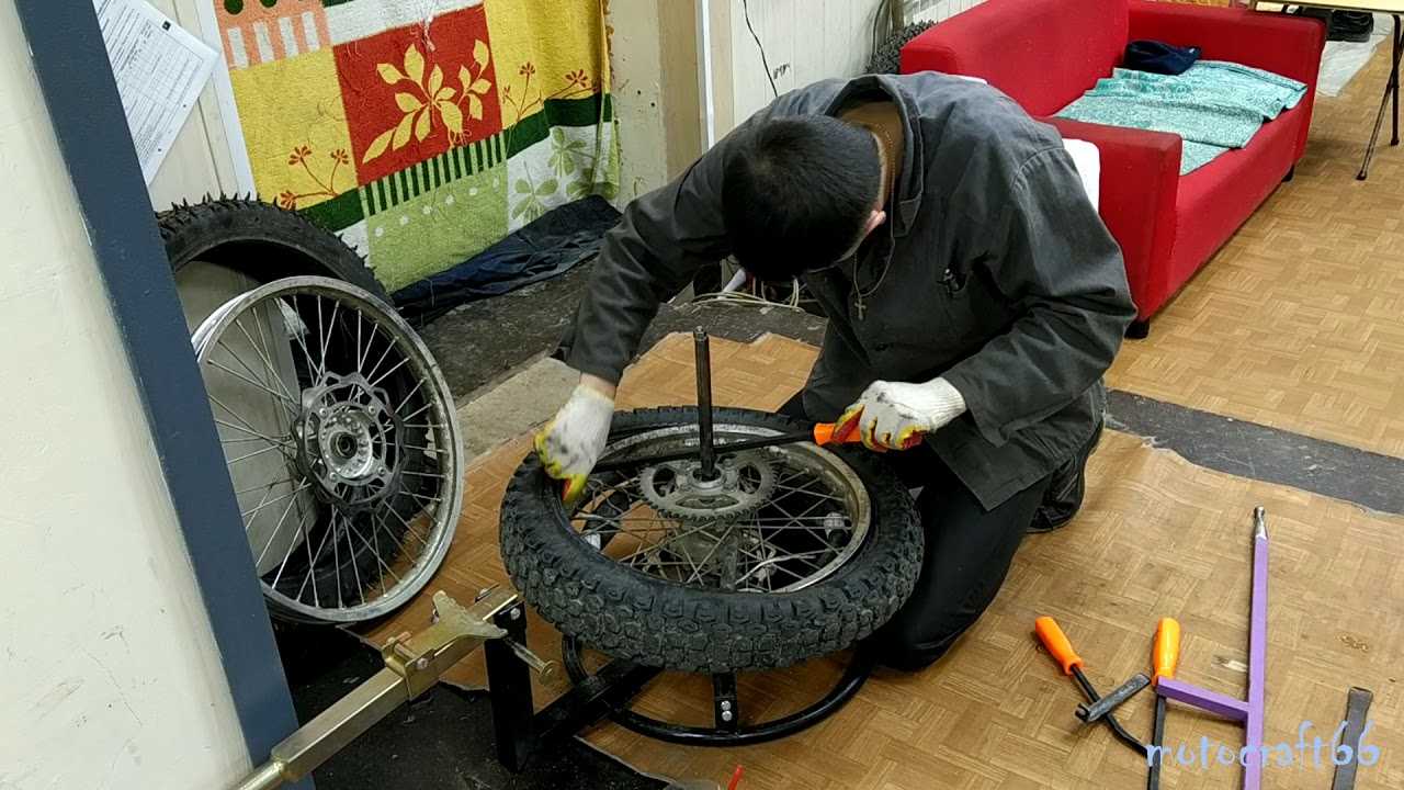 Как заклеить бескамерную шину на скутере