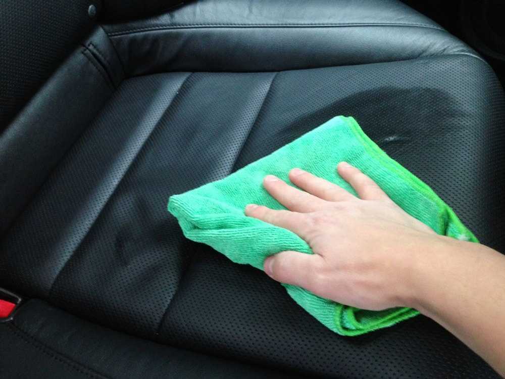Как почистить сиденья в машине своими руками