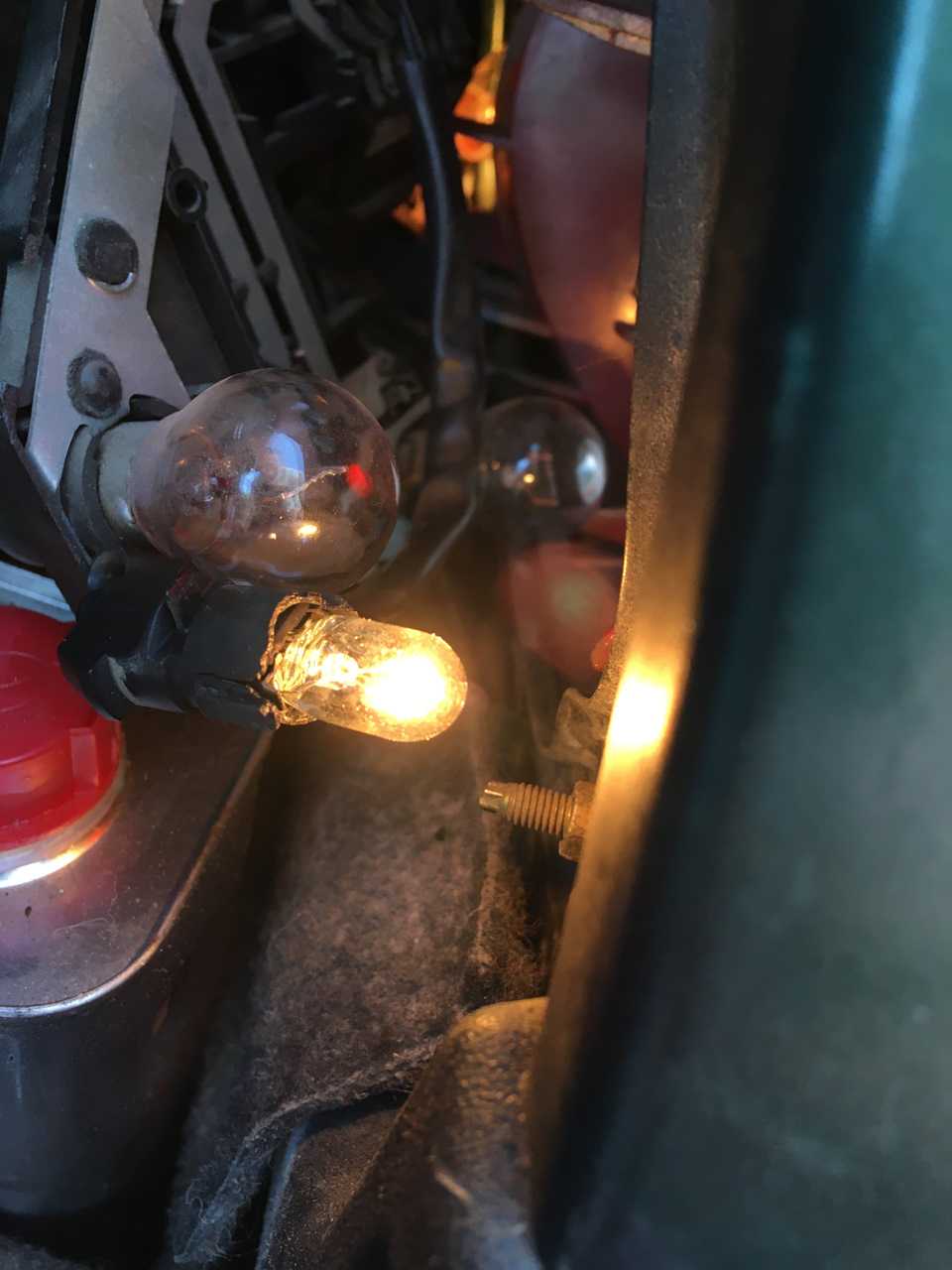 Лампа стоп сигнала на ладе гранта: причины перегорания пошаговая инструкция по замене
