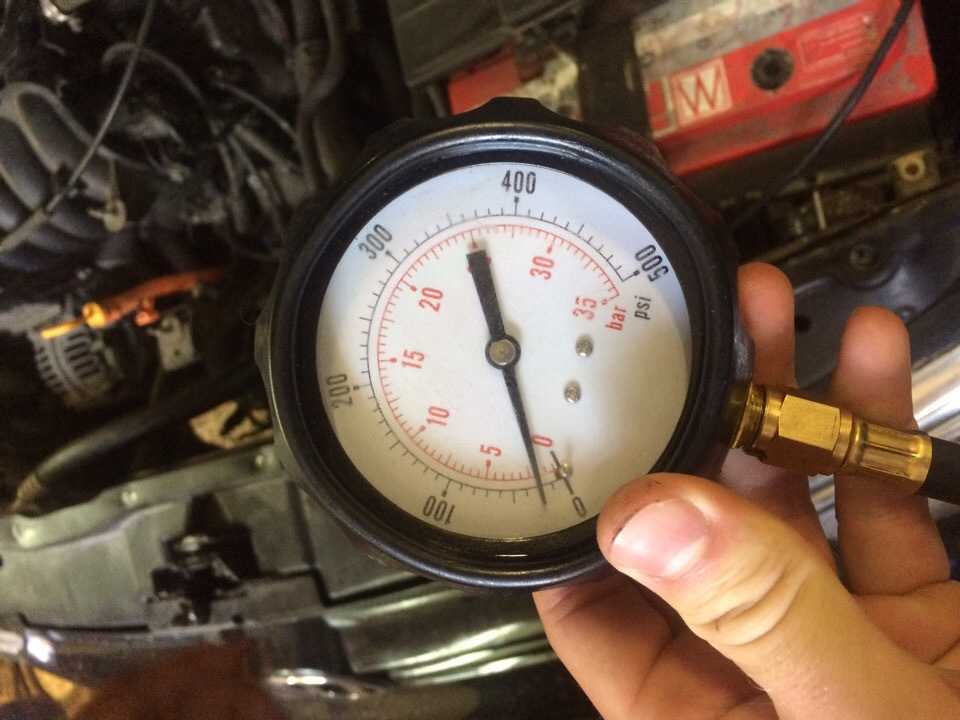 Сколько давление масла в двигателе
