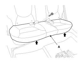 Вы должны снять заднее сиденье в своем Hyundai Elantra 2014 года из двух частей Сначала вы снимаете нижнюю подушку сиденья, затем снимаете верхнюю подушку сиденья Удаление Шаг 1 Вставьте руку в щель между верхней и нижней подушками сидений За правой сторо